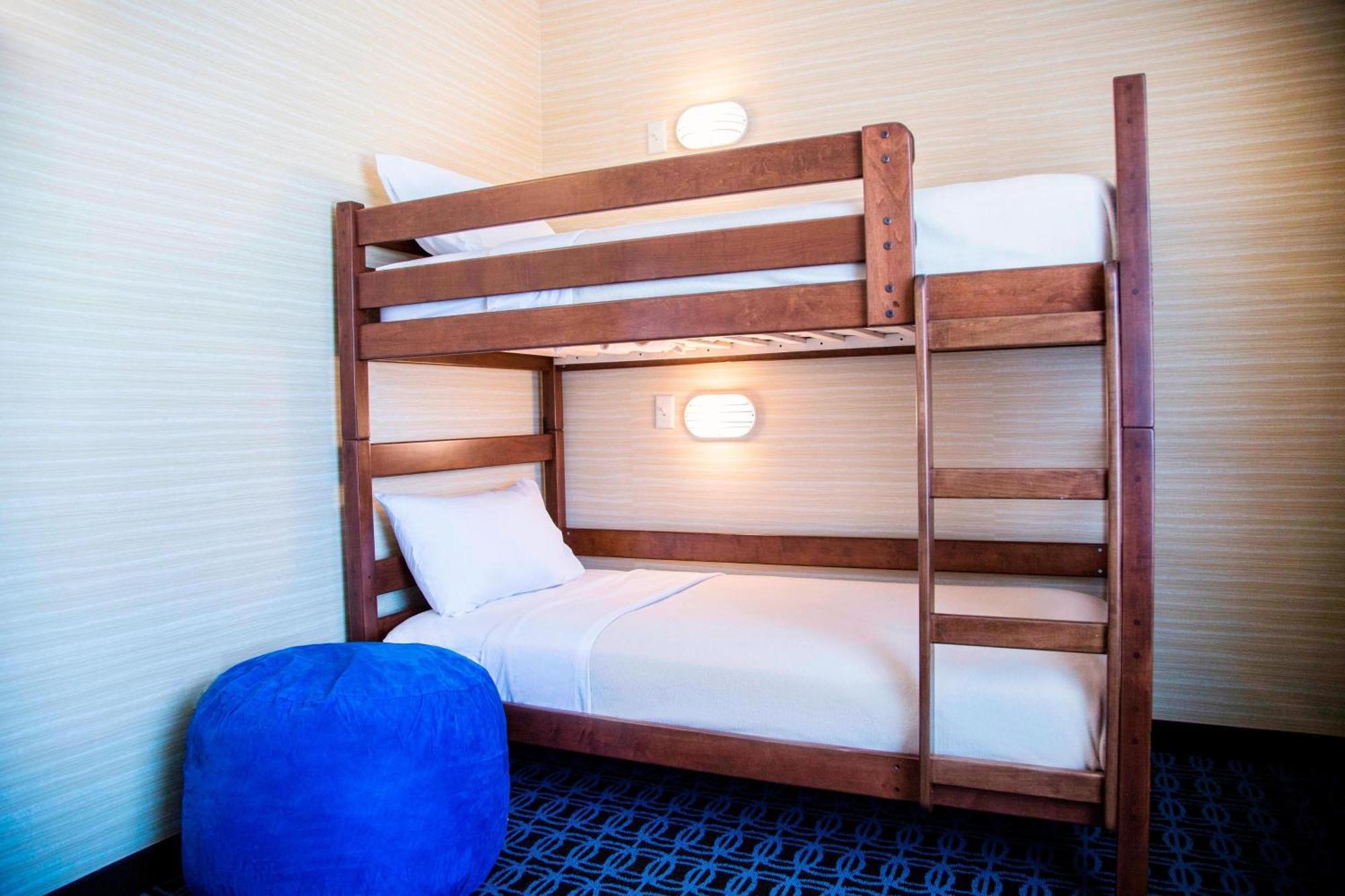 Fairfield Inn & Suites By Marriott פוקטלו מראה חיצוני תמונה